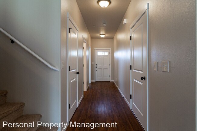 Building Photo - 4 br, 2.5 bath House - 7601 NE 31st Circle