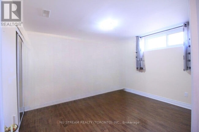 Building Photo - 49 Acre Heights Crescent