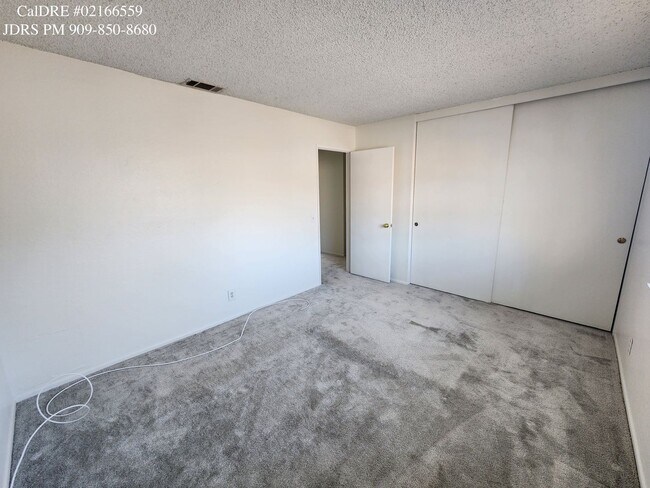 Foto del edificio - Price Lowered! Chino 4 Bedroom Home
