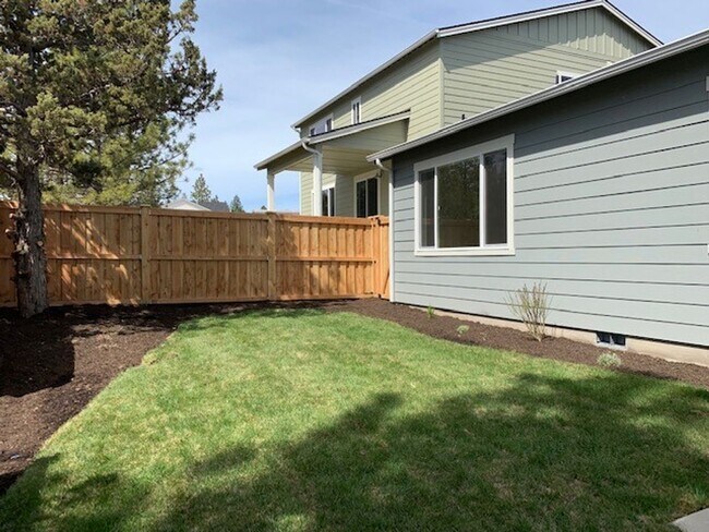 Foto del edificio - Gorgeous home in Brookswood Crossing avail...