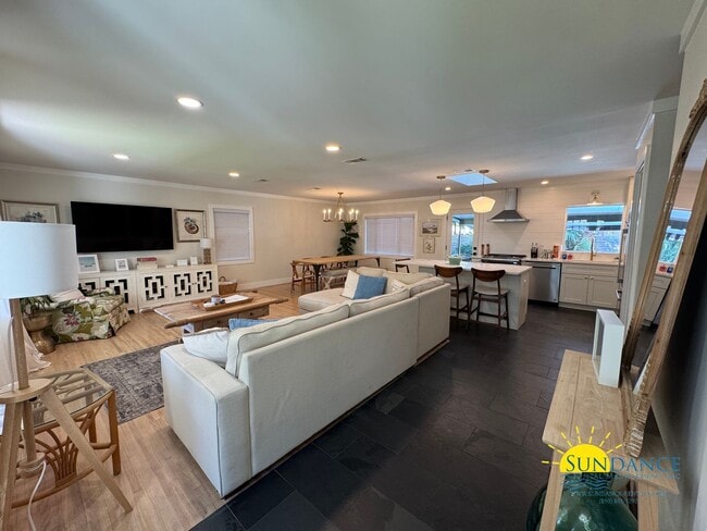 Foto del edificio - Stunning 4 Bedroom Home in Fort Walton Beach with Pool!