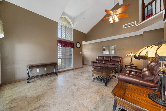 Foto del edificio - 224 Old Oaks St