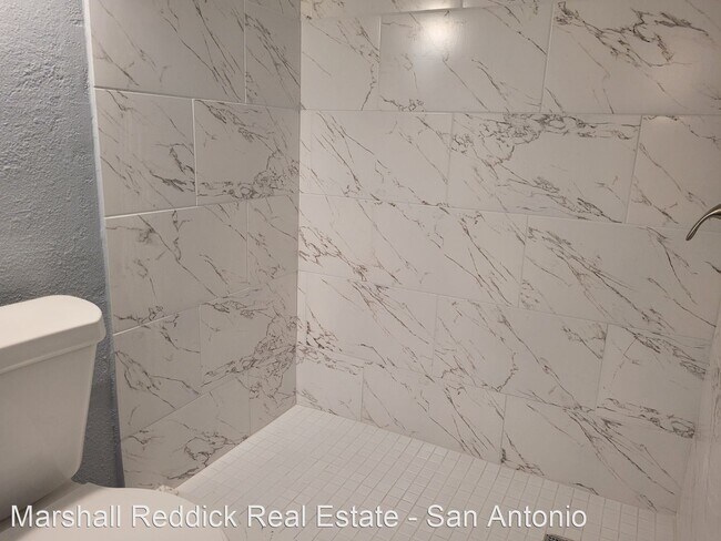 Building Photo - 3 br, 2 bath House - 6534 Robin Forest