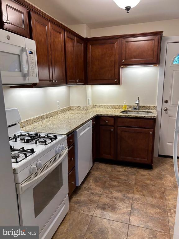 Foto del edificio - 312 Iona Ave