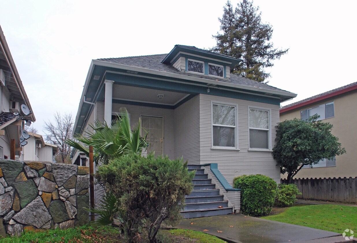 Building Photo - 2615 U St