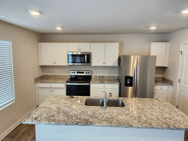 Foto del edificio - Single Family 4 BR, 2.5 Bath Rental in Broadway, Only 2 Years Old, Available in January 2026