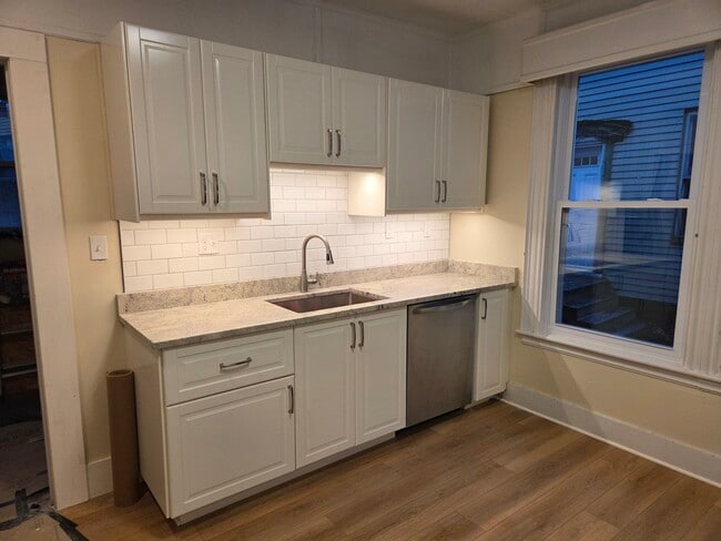 Granite Counters with Under Cabinet Lighting - 146 Park Ave