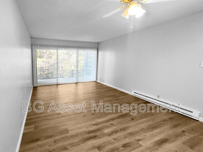 Foto del edificio - 944 Fletcher Ln