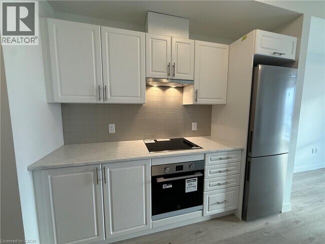 Building Photo - 461 Green Rd