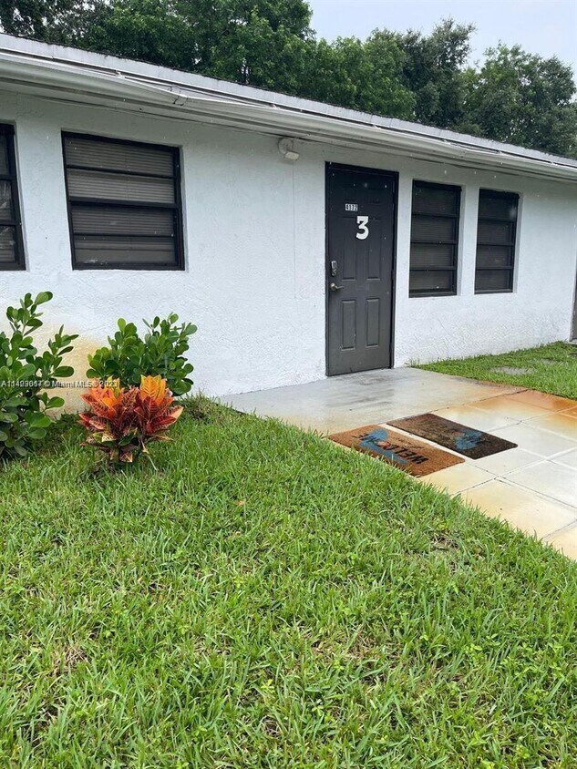4172 SW 51st St Unit 1, Fort Lauderdale, FL 33314 Room for Rent in