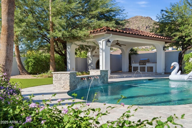 Foto del edificio - 5828 E Cactus Wren Rd