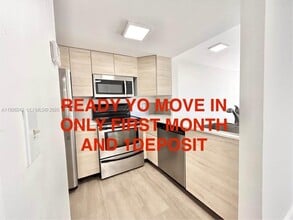 Building Photo - 6340 La Costa Dr