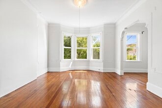 Building Photo - 11 Hudson Pl