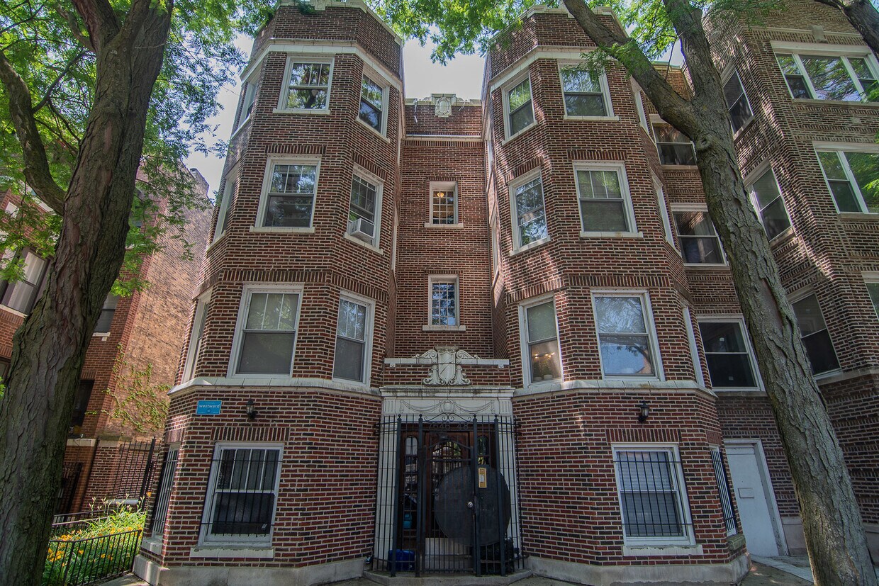 Foto principal - 7648 N Greenview Ave