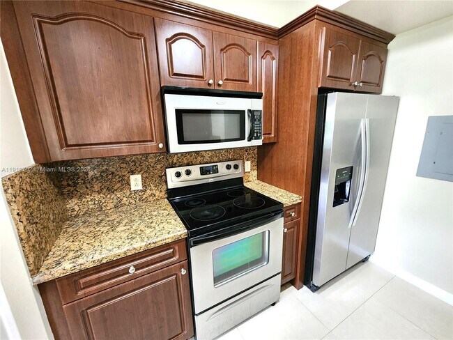 Building Photo - 2492 Centergate Dr