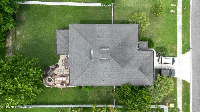Building Photo - 705 W Kings College Dr