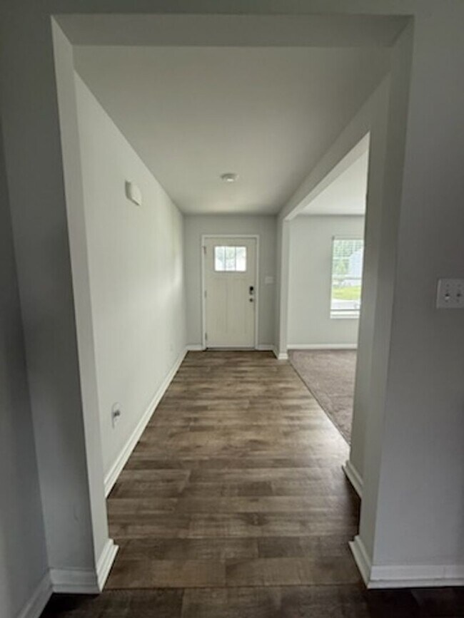 Foto del edificio - 7980 Uplands Dr