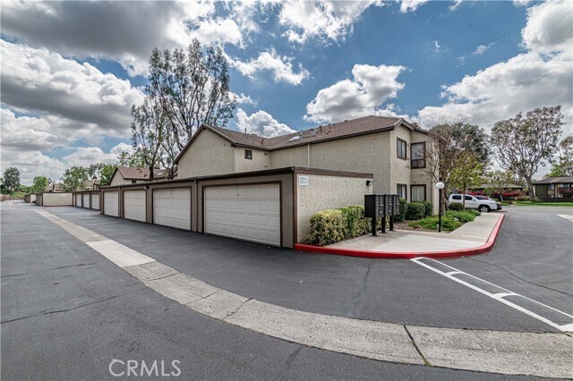Building Photo - 640 N Brea Blvd