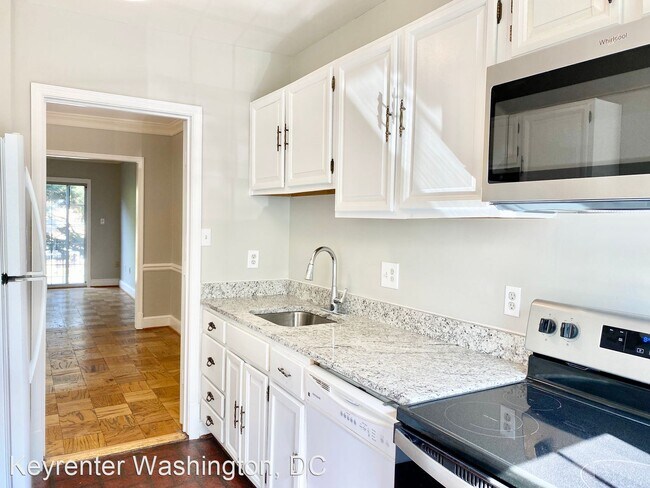 Foto del edificio - 3 br, 2.5 bath House - 3277 B Sutton Pl, NW