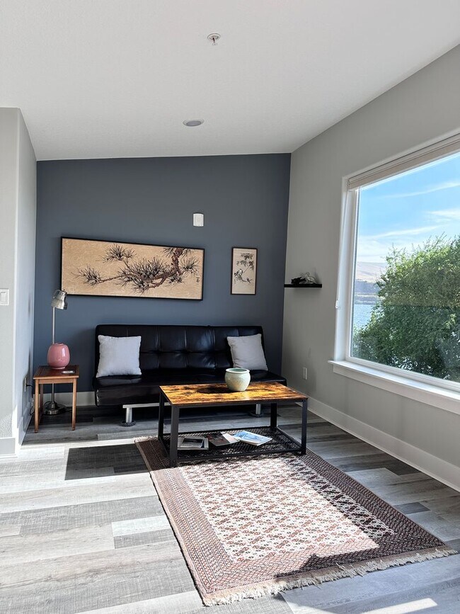 Foto del edificio - ***MOVE-IN SPECIAL***  Fully Furnished 2 B...