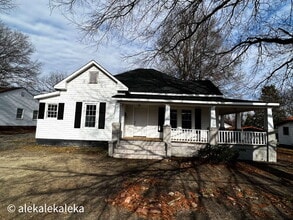 Building Photo - 1113 W Webb Ave