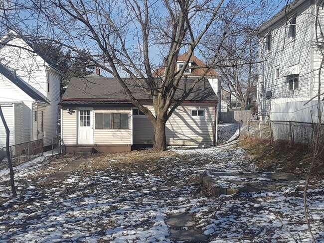 Building Photo - 222 Rosehill Ave