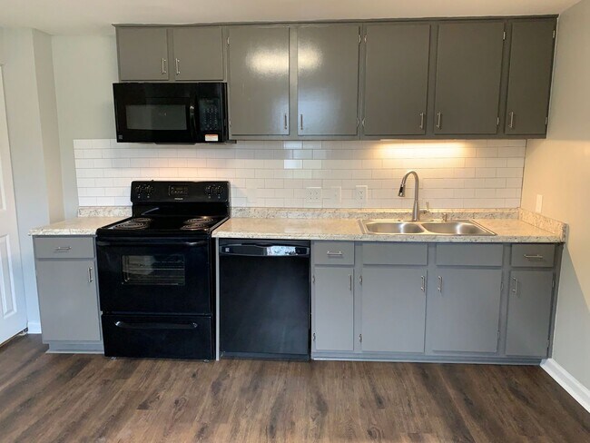 Foto del edificio - Three bedroom 2 bath apartment in Mebane