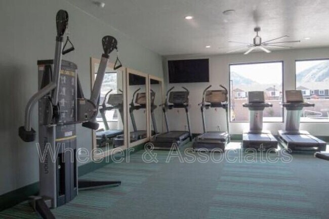 Foto del edificio - 389 1580 E