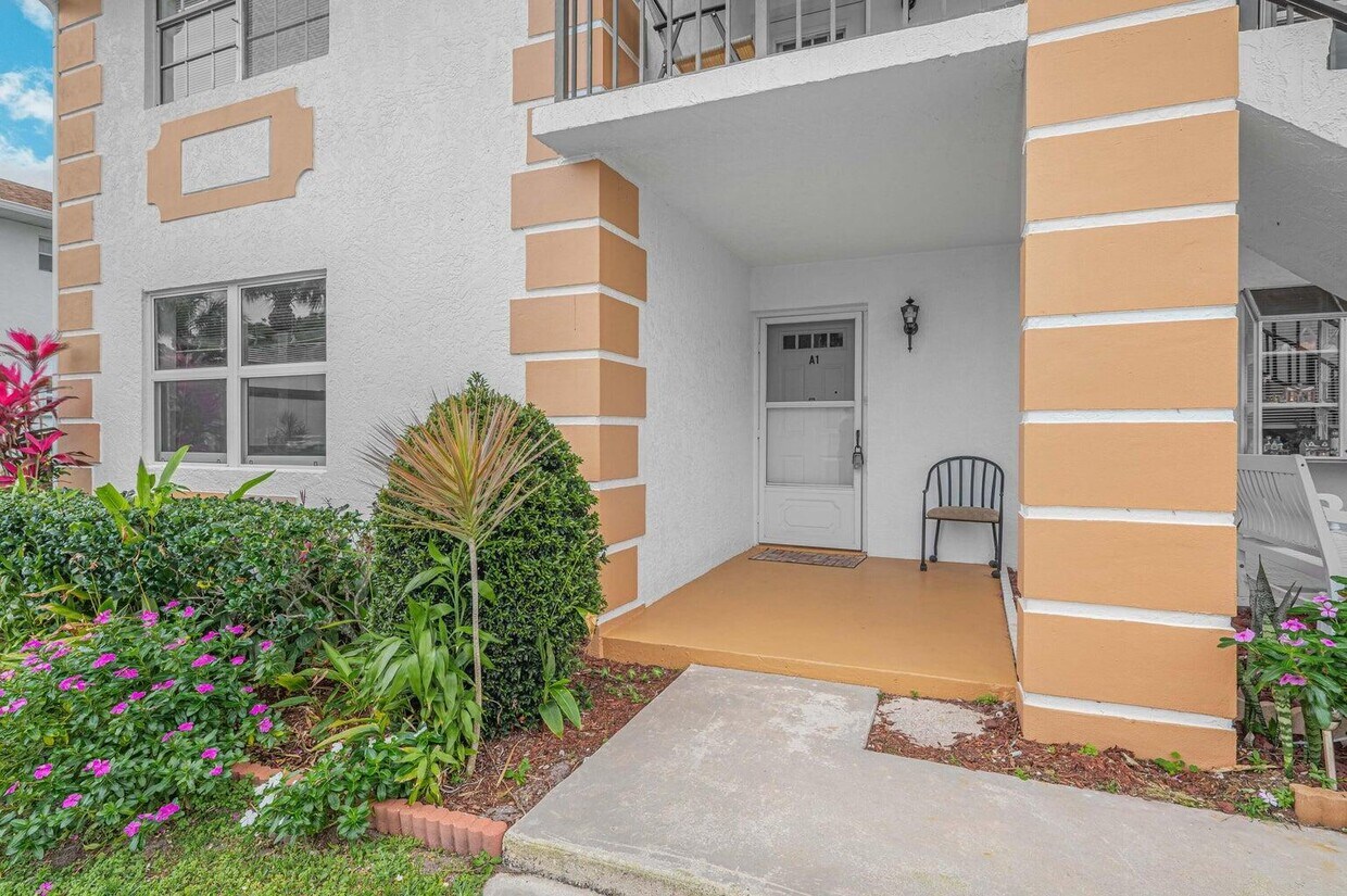 Foto principal - 1217 S Lakes End Dr