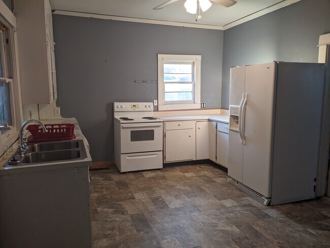Kitchen - 701 Sylvan St