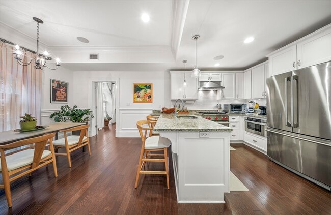 Building Photo - 616 E 4th St