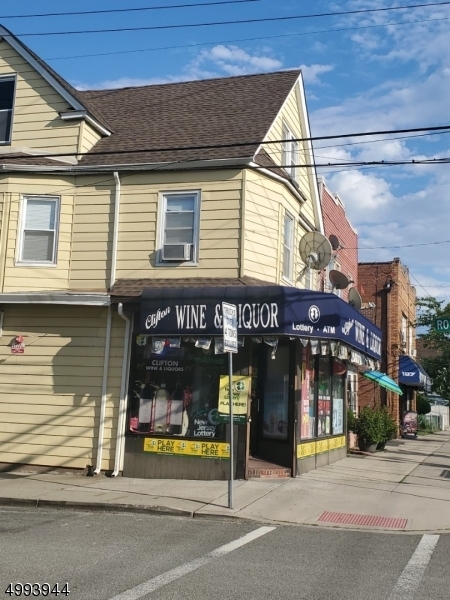 Primary Photo - 111 Lakeview Ave