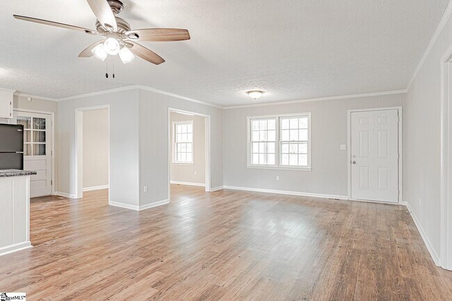 Building Photo - 203 McArthur St