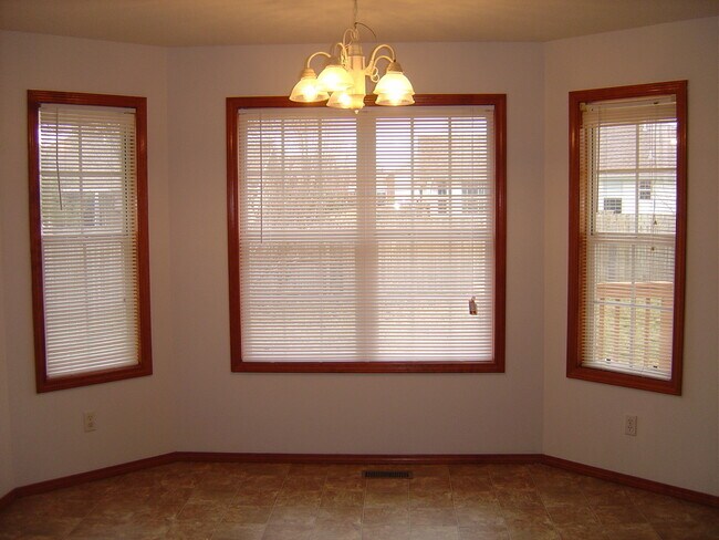 Foto del edificio - OZARK - 5003 N. 9TH ST. - NO PETS - CALL OFFICE FOR SHOWING INFORMATION
