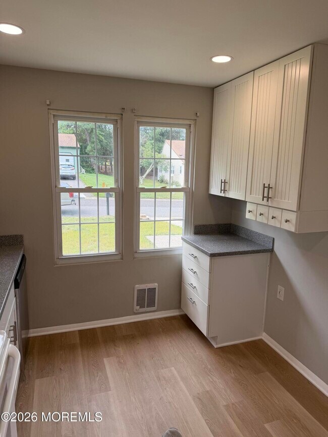 Building Photo - 35 Milford Ave