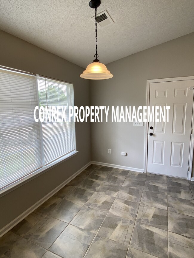 Building Photo - JUST LISTED!