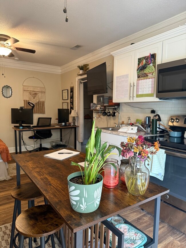 Building Photo - 1185 Johnson Rd