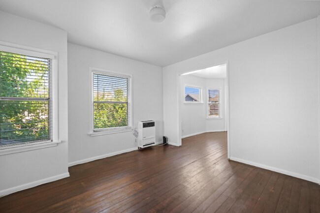 Foto del edificio - 220 Rose Ave