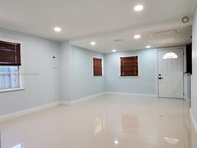 Foto del edificio - 10341 NW 6th Ave
