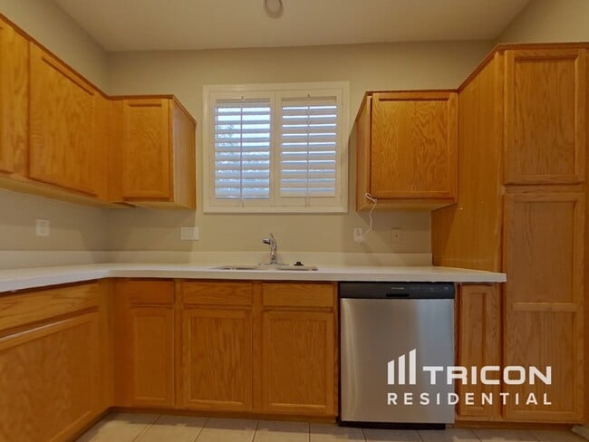 Building Photo - 4259 N 127th Dr