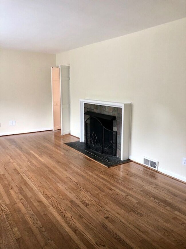 Foto del edificio - 725 Ashview Dr