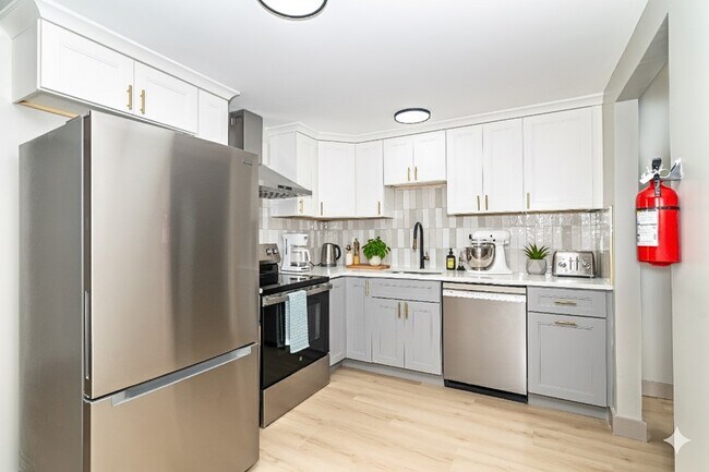 Building Photo - 4 Magnolia Ct