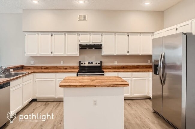 Building Photo - 1240 Wyndham Pine Dr, Apopka, FL, 32712
