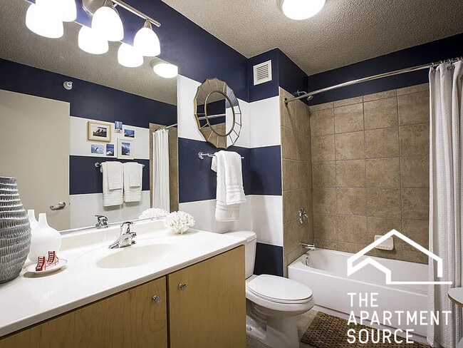 Building Photo - 225 N Columbus Dr