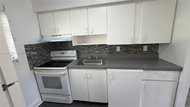 Building Photo - 6300 Miramar Pkwy