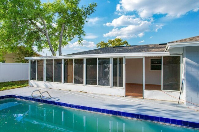 Foto del edificio - 3230 Caulfield St