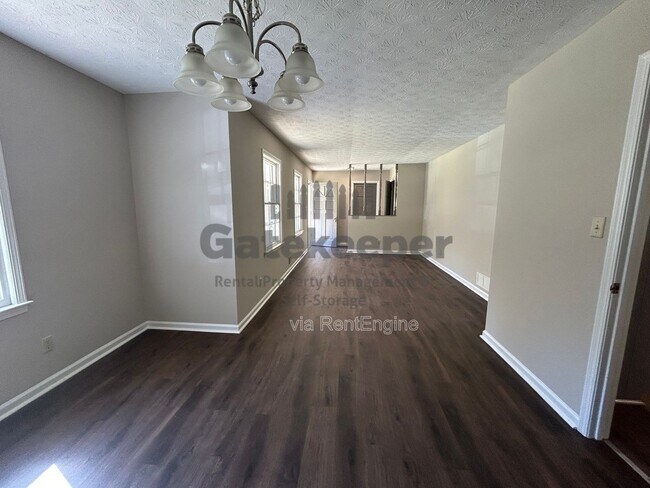 Foto del edificio - 2000 Forest Dr