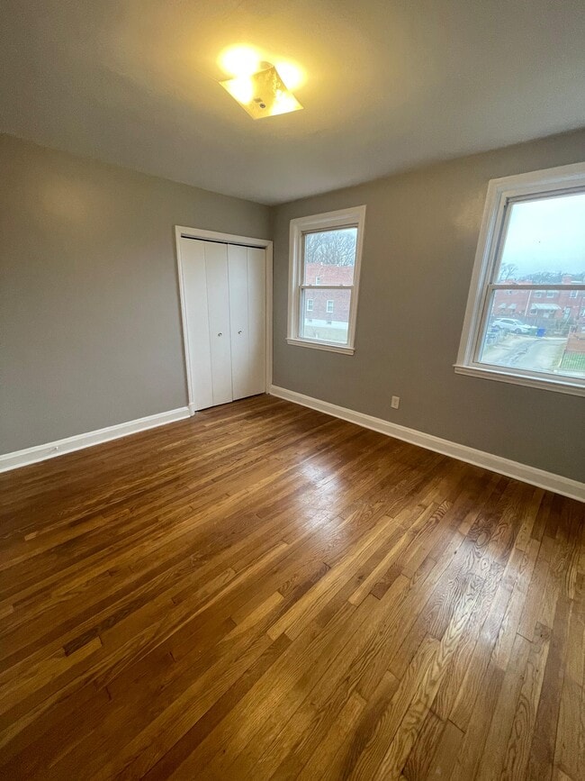 Building Photo - 4919 Schaub Ave