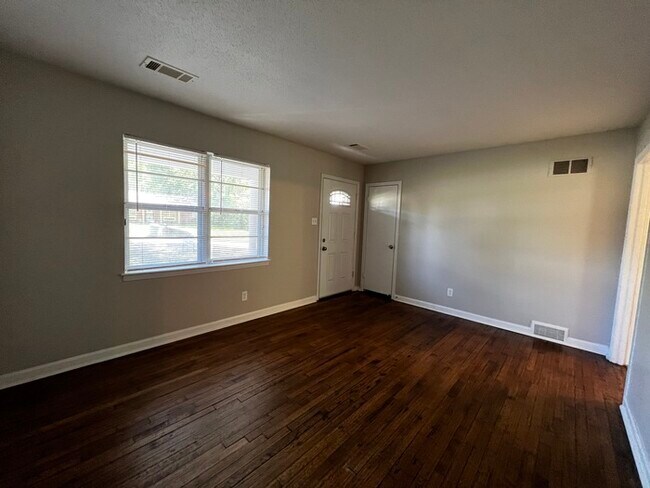 Building Photo - 3820 Emerson Ave - Available Now!