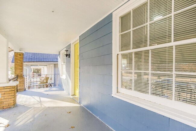 Building Photo - Charming 3 Bed Home in Kansas City with Sp...